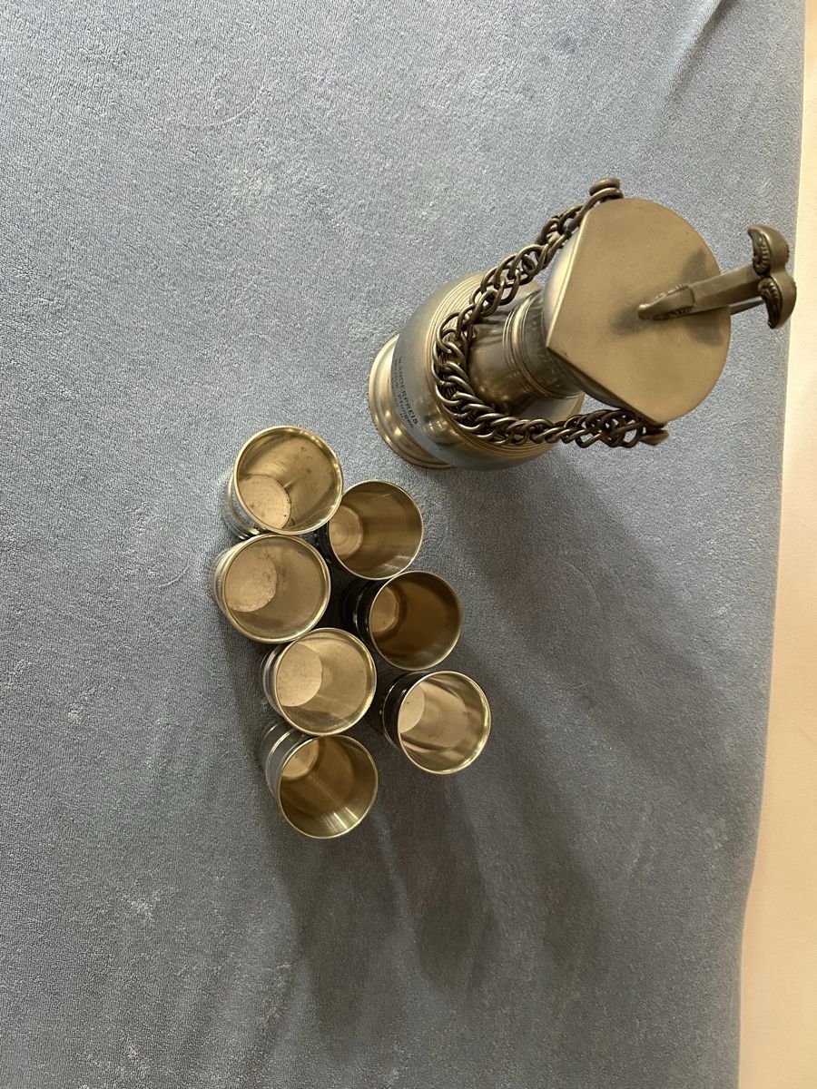 Carafes: Zinnkrug mit 7 Becher Gravur – D'occasion à Urdorf par n.raisle 2