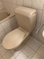 Appareillages de salle-de-bain vintage en bon état.