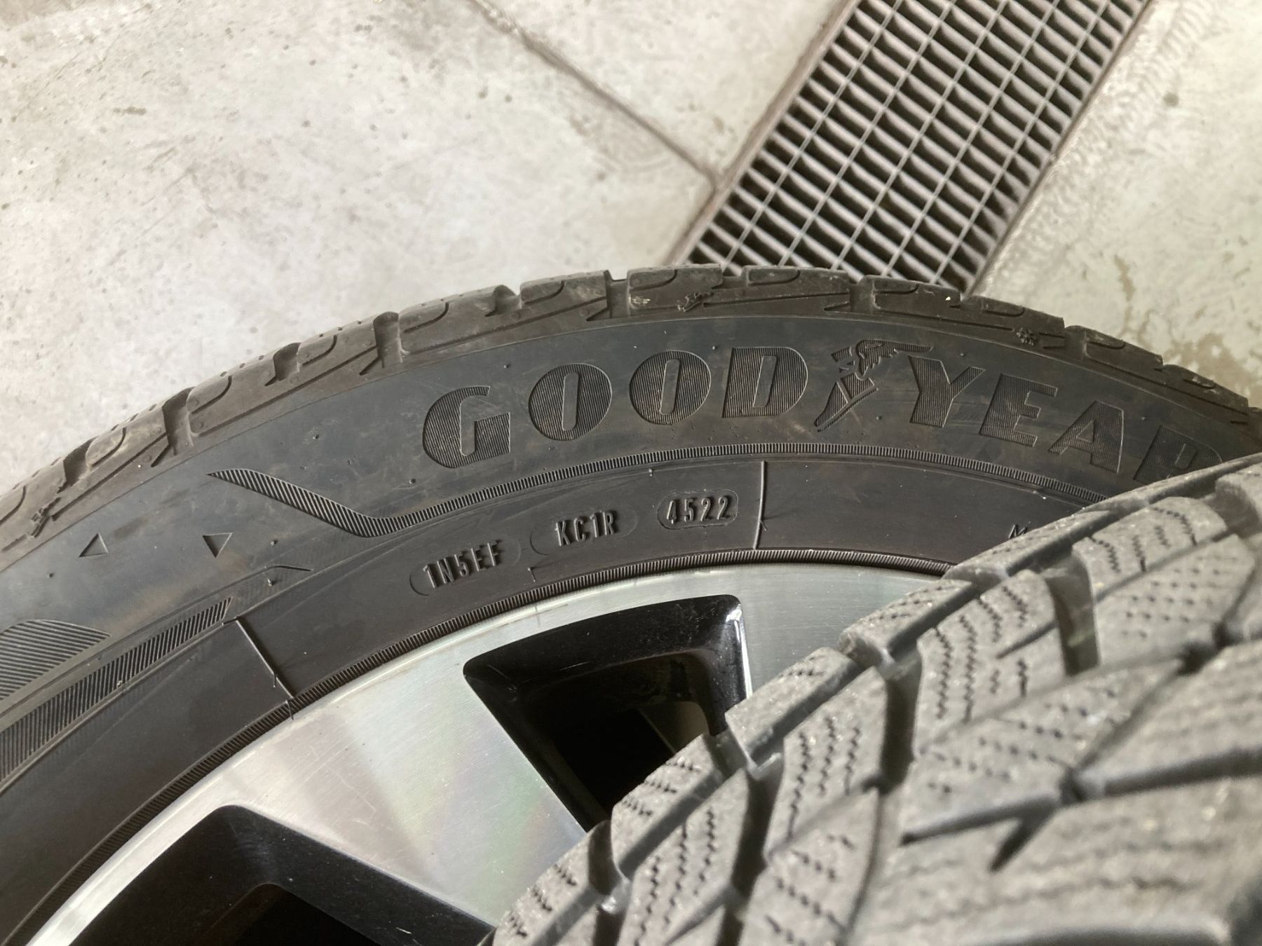 Ford Pneumatici & Ruote complete: Ford Mustang Mach E Winterräder 225/55R19 – Usato da Cham venduto da WB2223 7