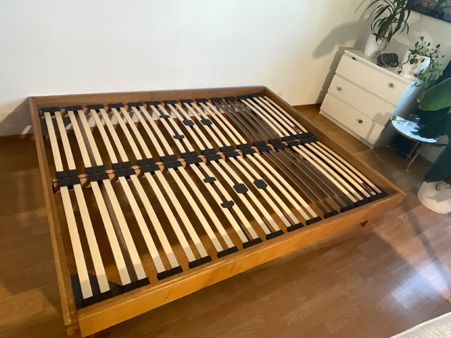 Betten: Edles Doppelbett aus Eiche, 160x200 – Gebraucht aus Bern von st.benji 3