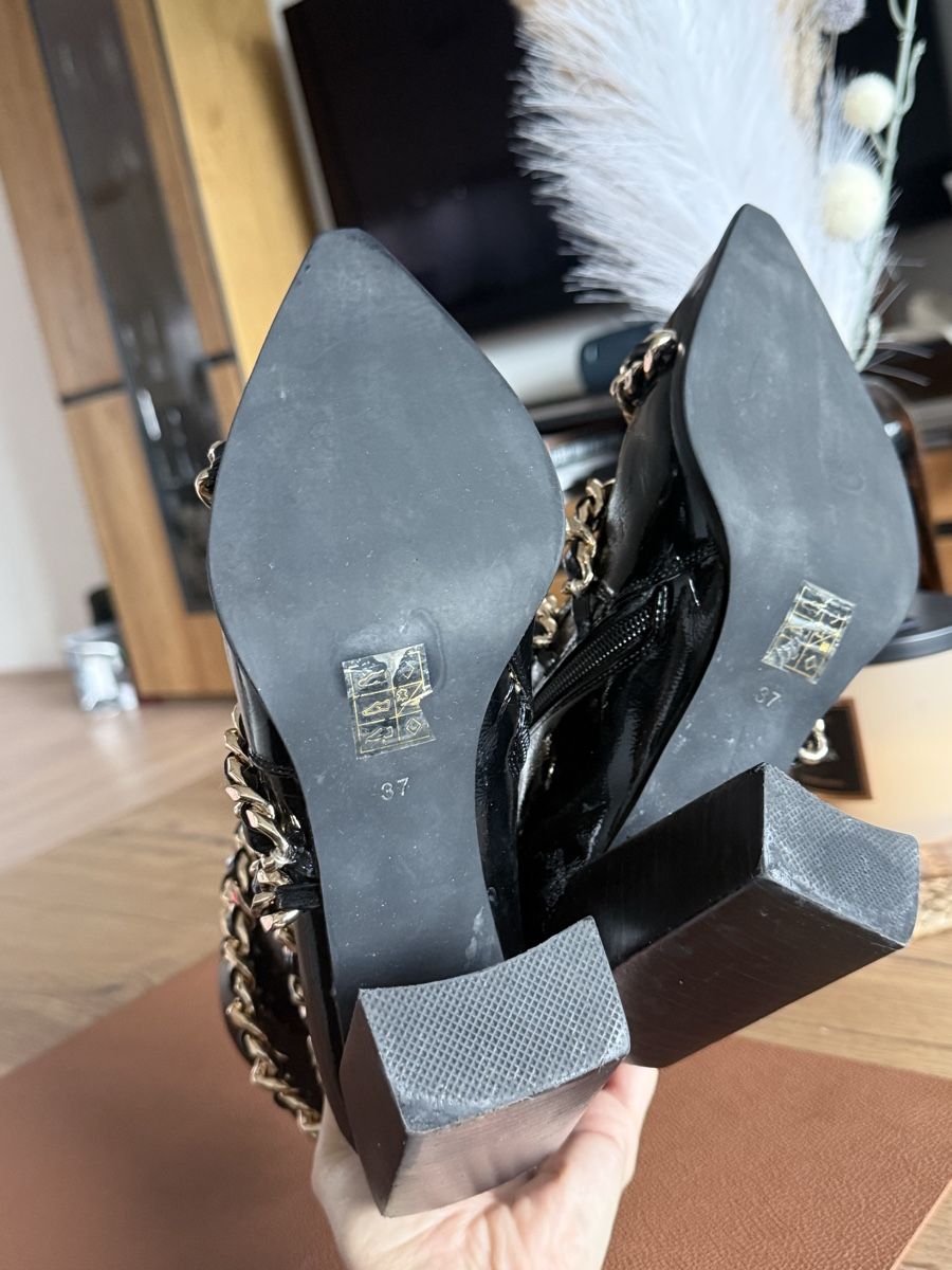 Damenschuhe: Bottines  Jaffri Campel noires avec chaînes dorées - Taille – Gebraucht aus Cham von Ezhdoll 2