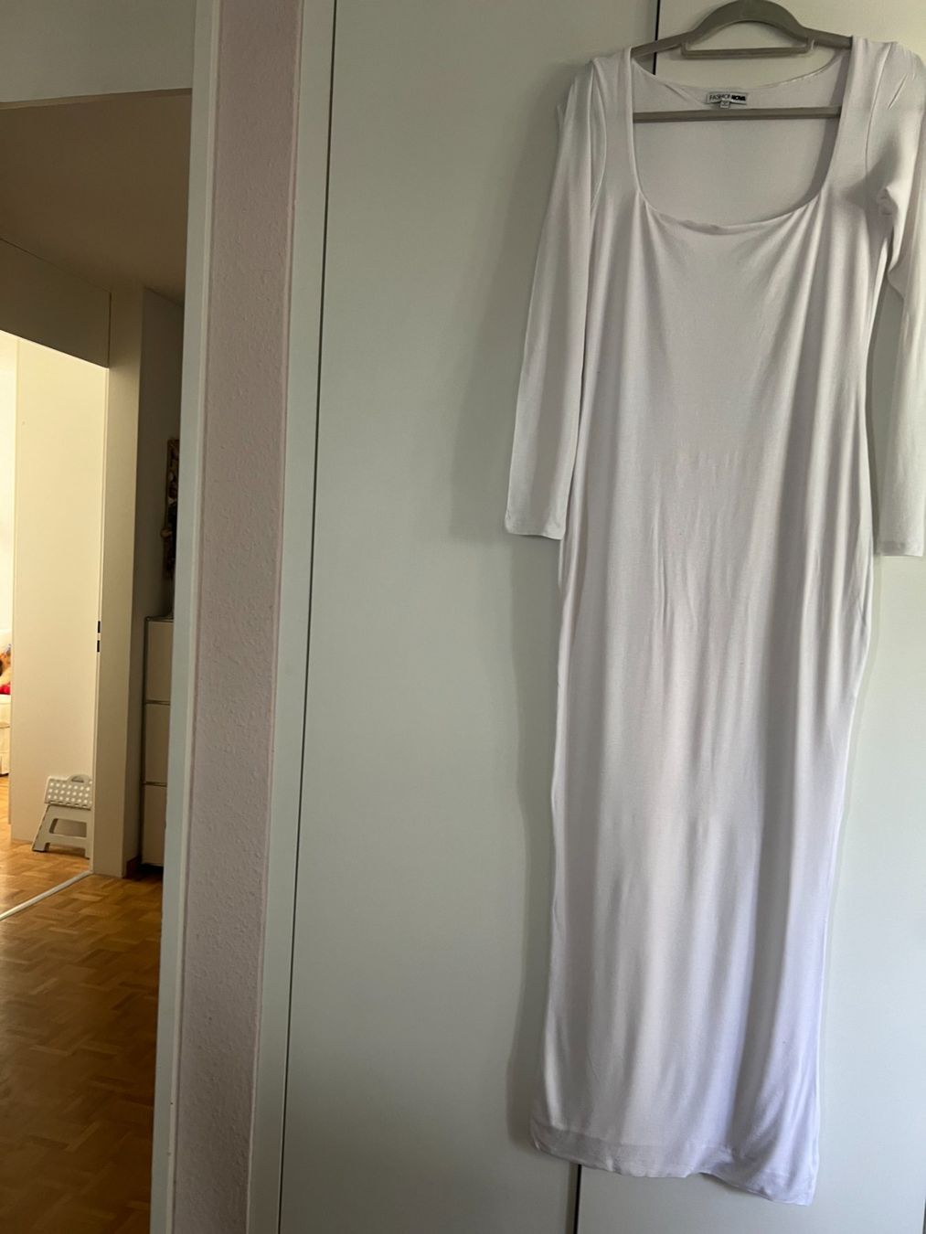 Vestiti: langes, weisses Stretch-Maxi-Kleid, Viscose, Gr. M – Usato da Luzern venduto da Buetzel19