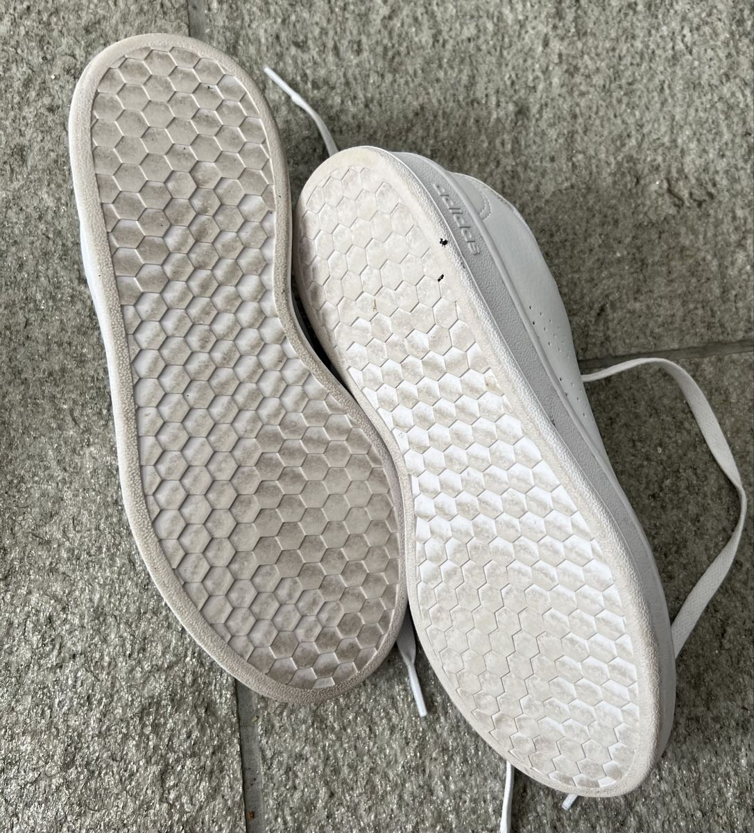 Adidas Scarpe da donna: 2 Adidas Turnschuhe Gr. 36 1/2 – Usato da chur venduto da Ika11 5