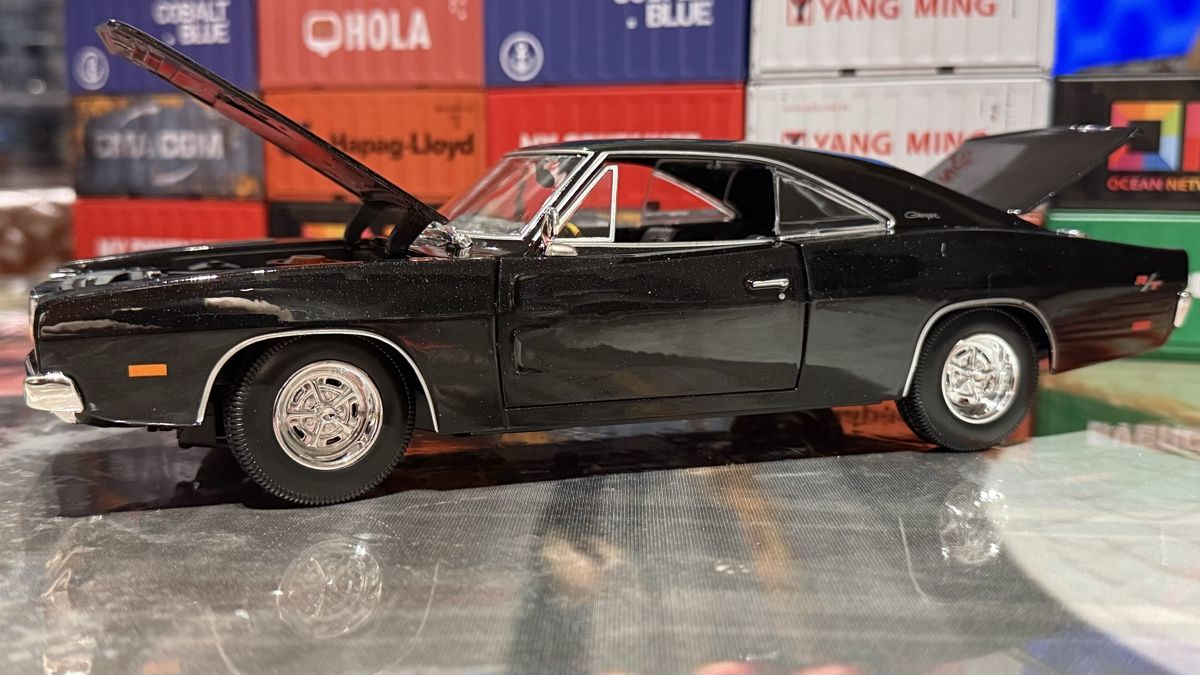 Dodge Modellautos: Dodge Charger 1969 1:18 – Neu (gemäss Beschreibung) aus Basel von Zomeg