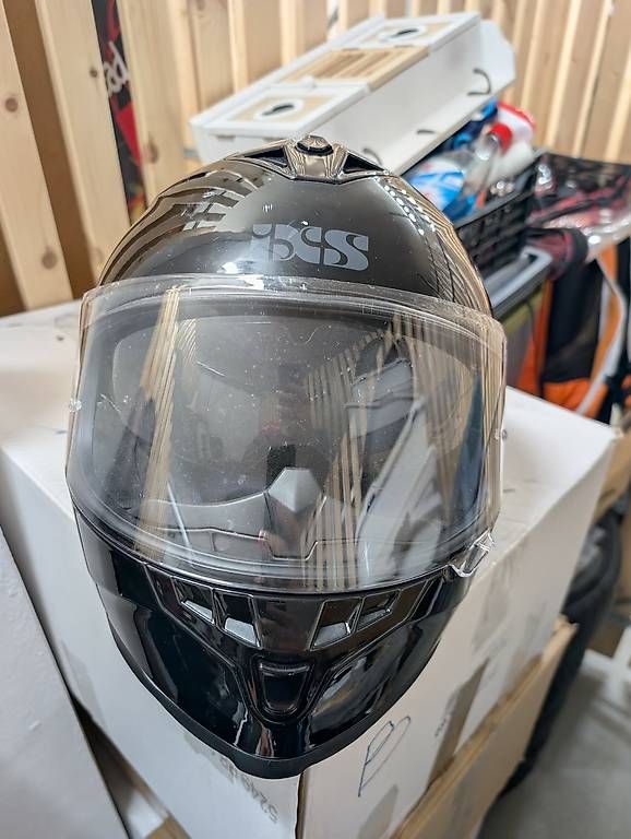 IXS Casques & visières: Motorradhelm IXS,  Größe M – D'occasion à Münchenstein par kry_kq9z 2
