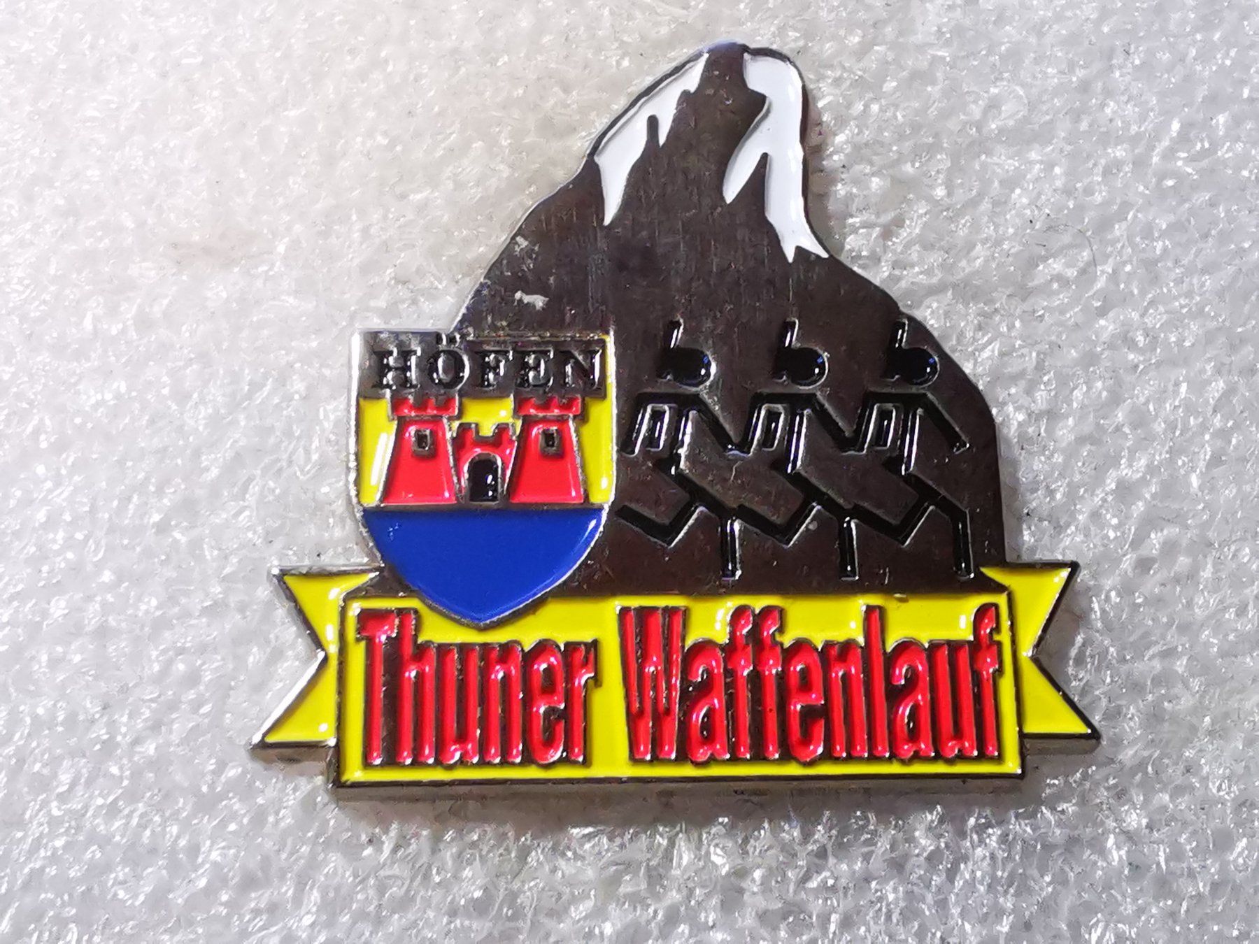 Placchette & Badge: Ansteckpin 111: Thuner Waffenlauf Höfen – Usato da Oppligen venduto da Pin-Fall-Shop