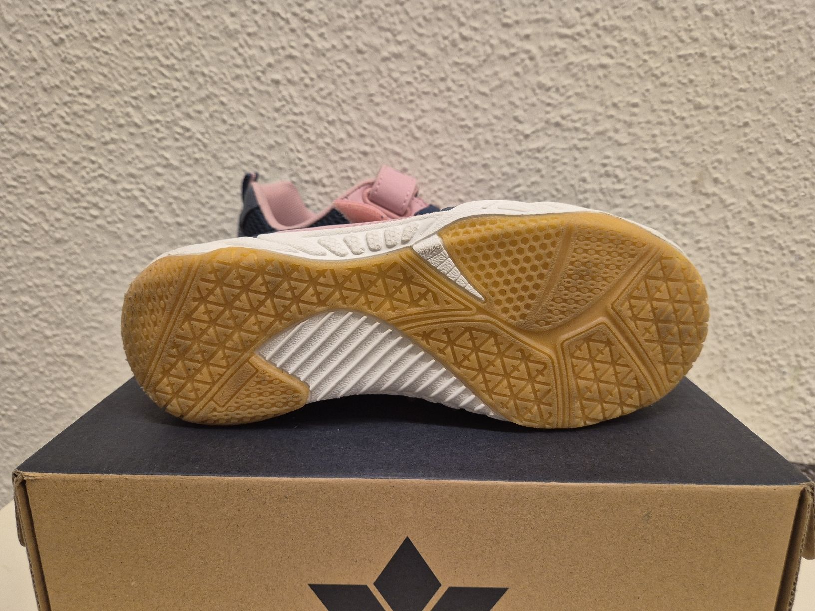 Schuhe für Mädchen: Turnschuhe Mädchen – Neu und originalverpackt aus Riehen von Vaniisha13 2