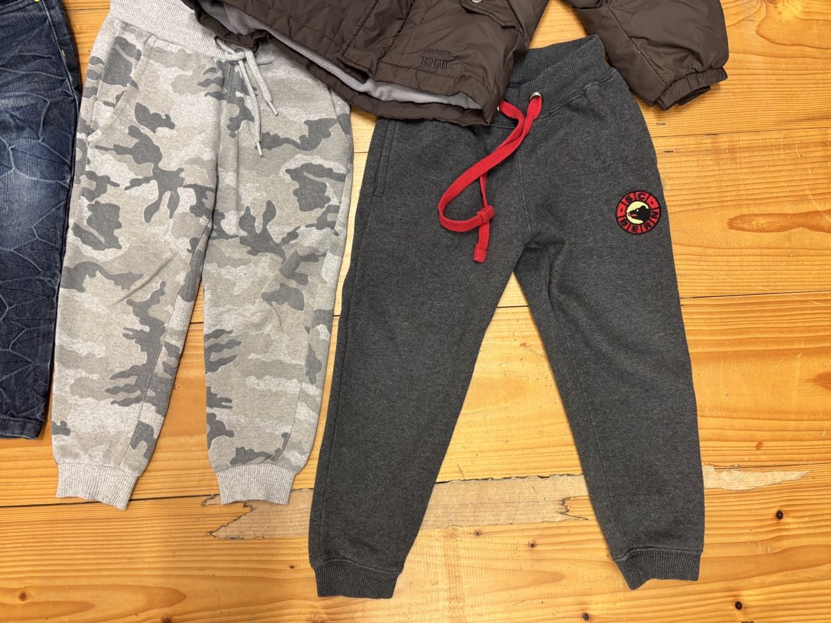 Lotti & Set di vestiti: Kleiderpaket Jungs, Grösse 98/104 – Usato da Büren an der Aare venduto da Nikito2001 6