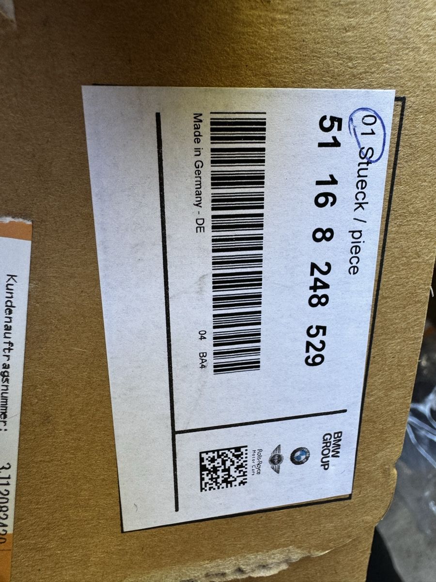 BMW Tutti pezzi di ricambio auto: E46 support cendrier console centrale  – Nuovo e nell'imballaggio originale da Cressier FR venduto da UmbraOminis 1