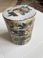 Boîte empilable en porcelaine chinoise. Période Qing, 19e