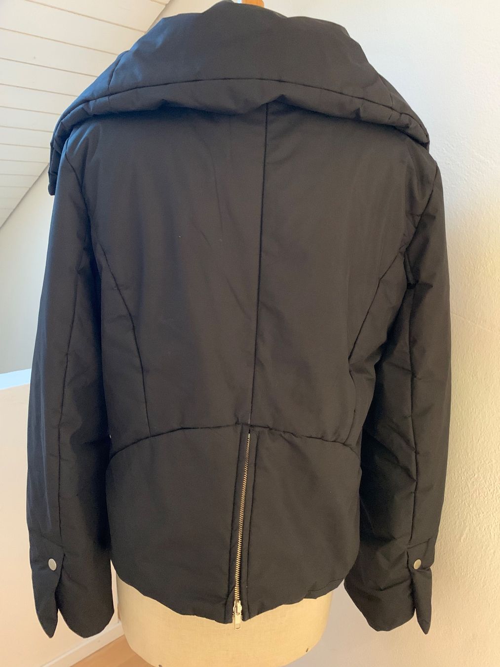 Only Vestes: Only Winterjacke – D'occasion à Ennetbaden par usemiste 1