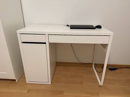  IKEA MICKE Schreibtisch weiß, 105 × 50 cm, CHF 40