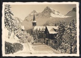 Arosa, Dorfstrasse mit KIrche im Winter