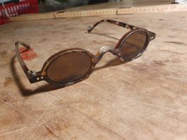 Damensonnenbrille Gebrauchsspuren