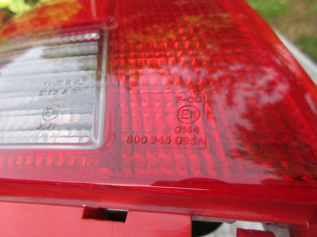 Audi Fari: Feu arrière gauche Audi A4 B5 (8D2) – Usato da Champagne venduto da nan_2dwz 1
