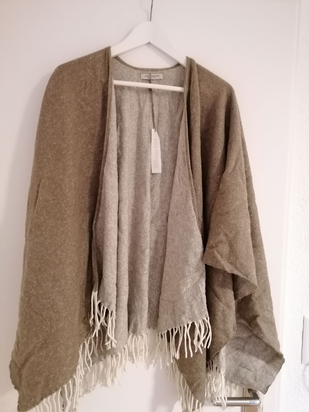 Sonstige Kleidung & Accessoires: Kaschmirmix Poncho von Alda Perretti – Neu (gemäss Beschreibung) aus Schönenbuch von sop_n7zd 3