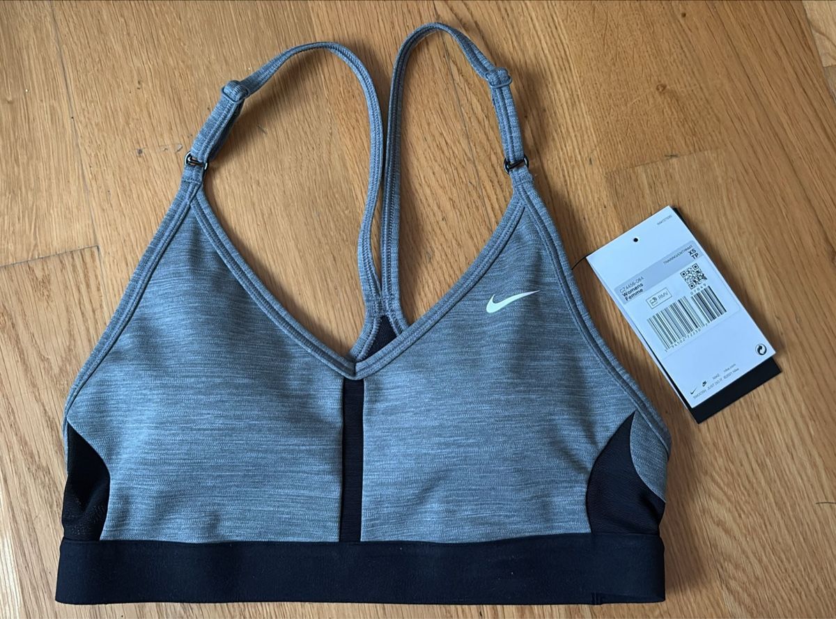 Nike Top: Sport Top Nike – Nuovo e nell'imballaggio originale da Oberentfelden venduto da Perle333