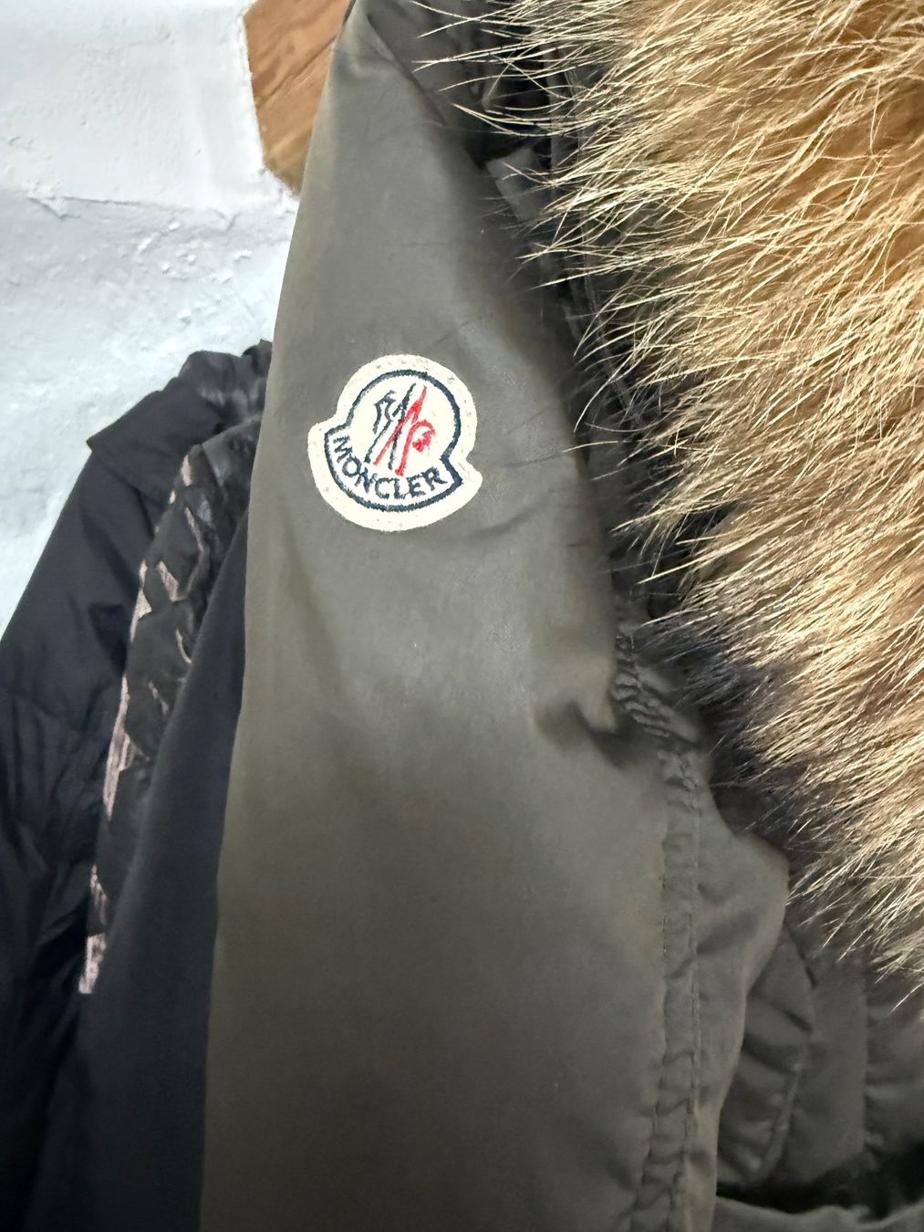 Moncler Cappotti: Moncler Parka mit Fellkapuze – Usato da Lutzenberg venduto da Schatzkiste88 5