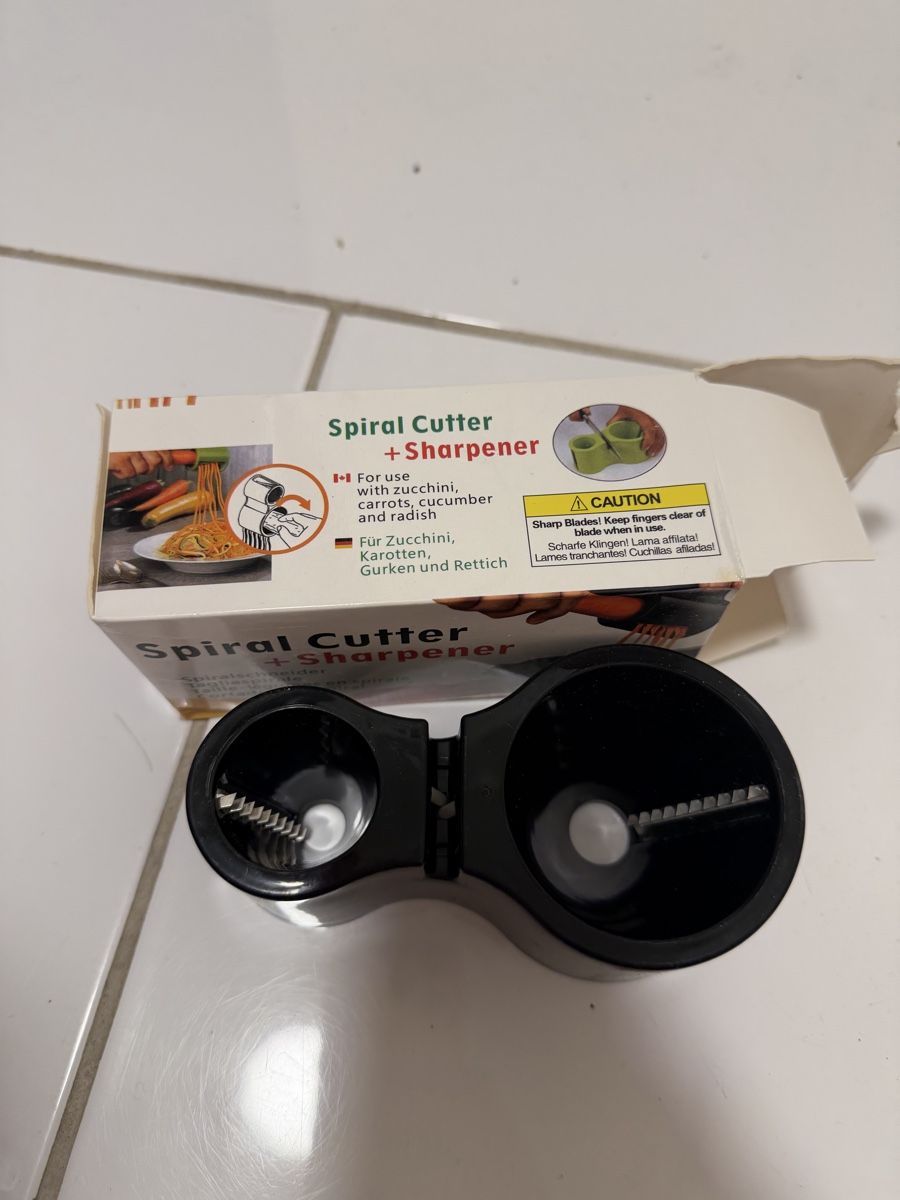 Elettrodomestici da cucina: Spiral Cutter + Sharpener Gemüseschneider mit Schärfer neu – Nuovo e nell'imballaggio originale da Zürich venduto da pat_9zks 2