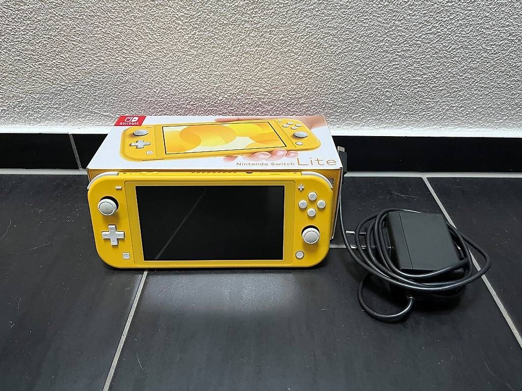 Nintendo Konsolen: Nintendo Switch Lite - tadelloser Zustand – Gebraucht aus Steffisburg von Dolphin012