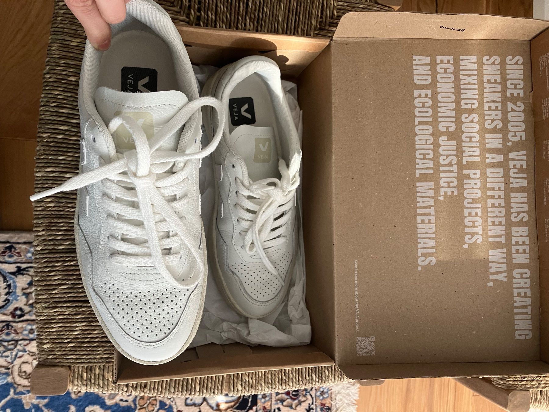 Veja Scarpe da donna: Veja V-90 Extra White Sneakers Gr. 38 – Usato da Bern venduto da clairedeluna