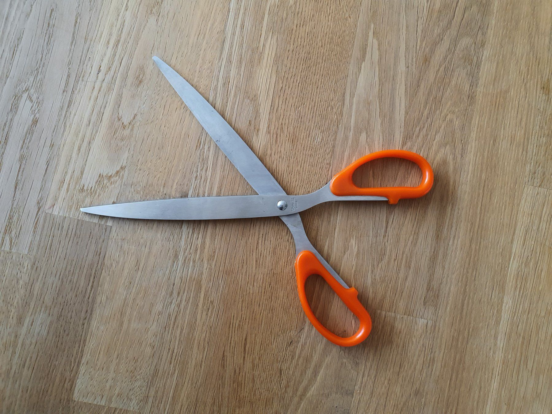 Tous les outils: Schere mit langen Klingen – D'occasion à Winterthur par Nooitgedagt