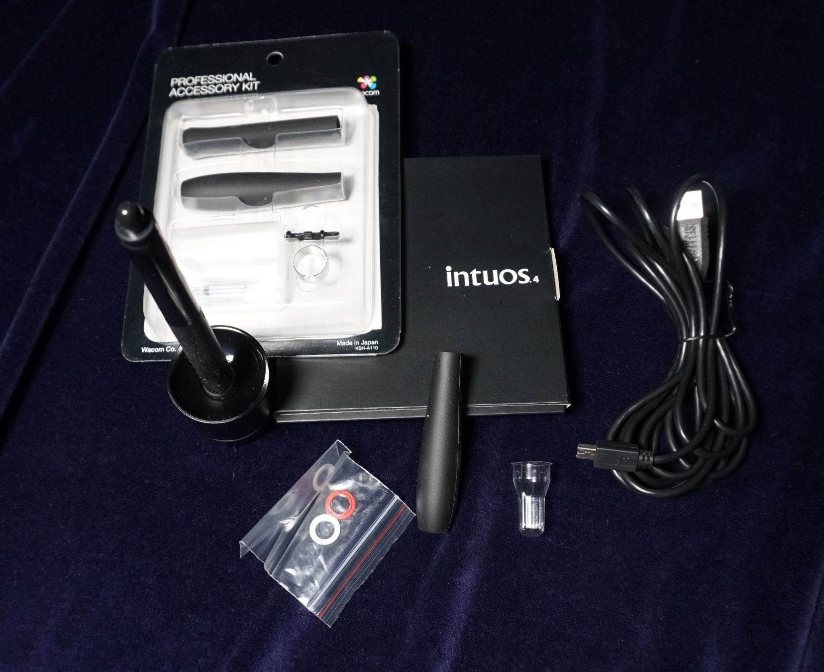 Wacom Tablet PC: WACOM- Intuos 4, L (Larg) – Nuovo (secondo la descrizione) da St. Gallen venduto da Acer0110 2