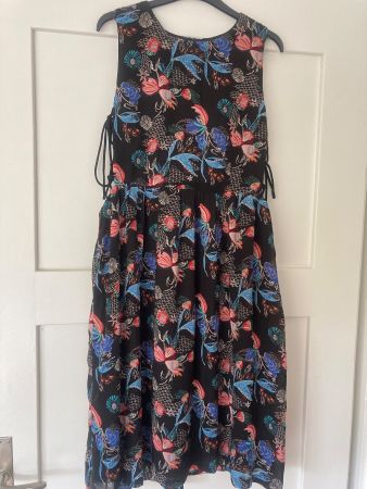 Schnürrkleid mit Blumenaufdruck