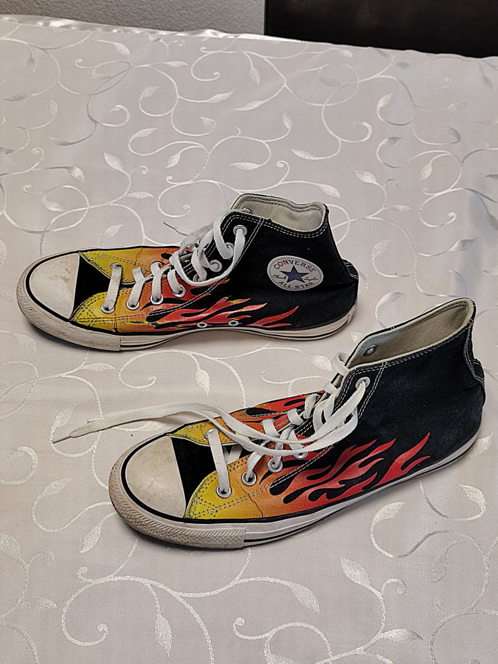 Converse Scarpe da uomo: original Converse All Star mit Feuermotiv Gr 43 – Usato da Brüttisellen venduto da kikaninchen79