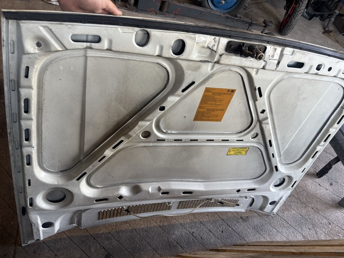 VW Tutti pezzi di ricambio auto: Golf 2 haube – Usato da unterägeri venduto da Nelo.92 1