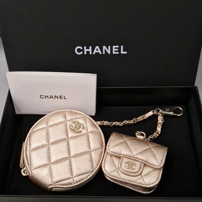 Chanel Borse da donna: CHANEL Mini Pochette und Airpods Case – Usato da Zürich venduto da Liloubags 5