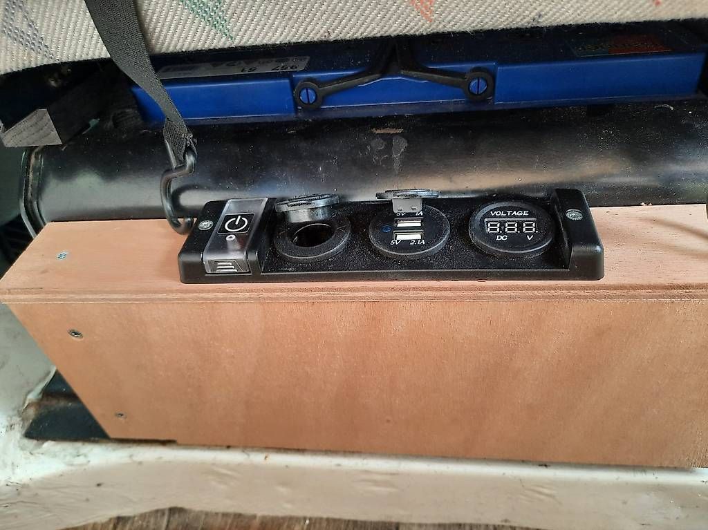 Veicoli da campeggio: Van amenagé VW T4 – Usato da Salvan venduto da crazy_dav7 4