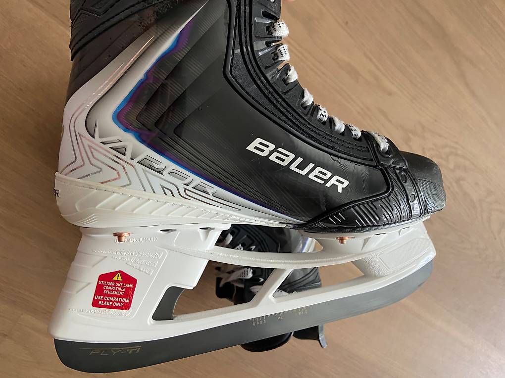 Bauer Schlittschuhe: Eishockey Schlittschuhe Bauer Flylite INT – Gebraucht aus Horgen von nasten 1