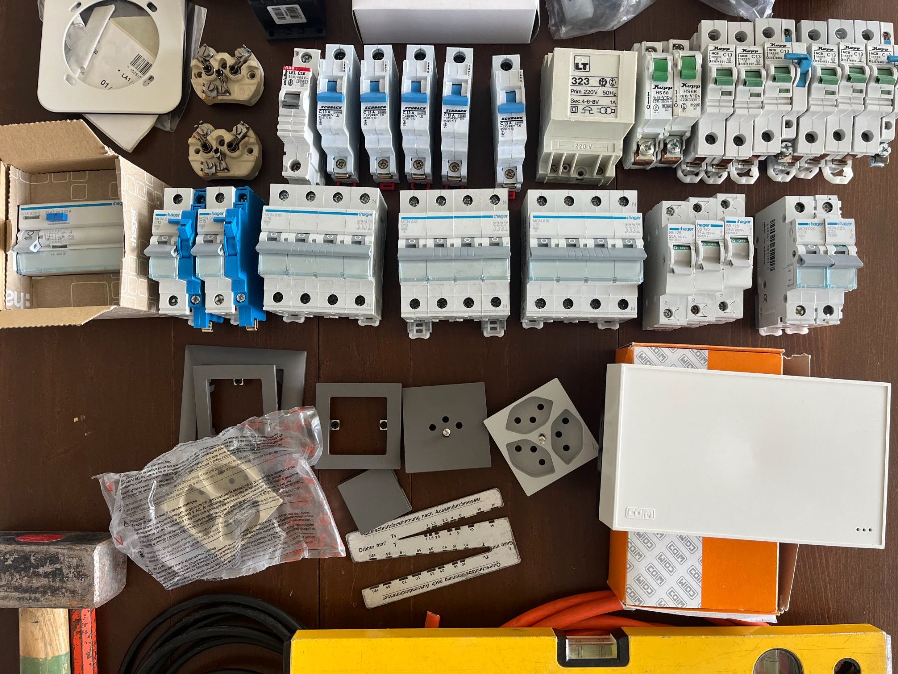 Spine: Lot Elektromaterial – Nuovo (secondo la descrizione) da Dintikon venduto da Redgar58 2