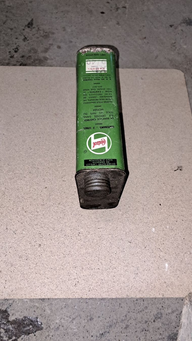 Autres accessoires p. véhicule: Alt Ölkanister Castrol – D'occasion à Boppelsen par ThomasFrn 1