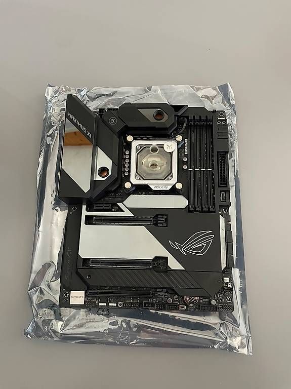 Schede madri: ROG Maximus XI Mainboard mit Intel i9-9900 CPU Wassergekühlt – Usato da Winterthur venduto da burtsman