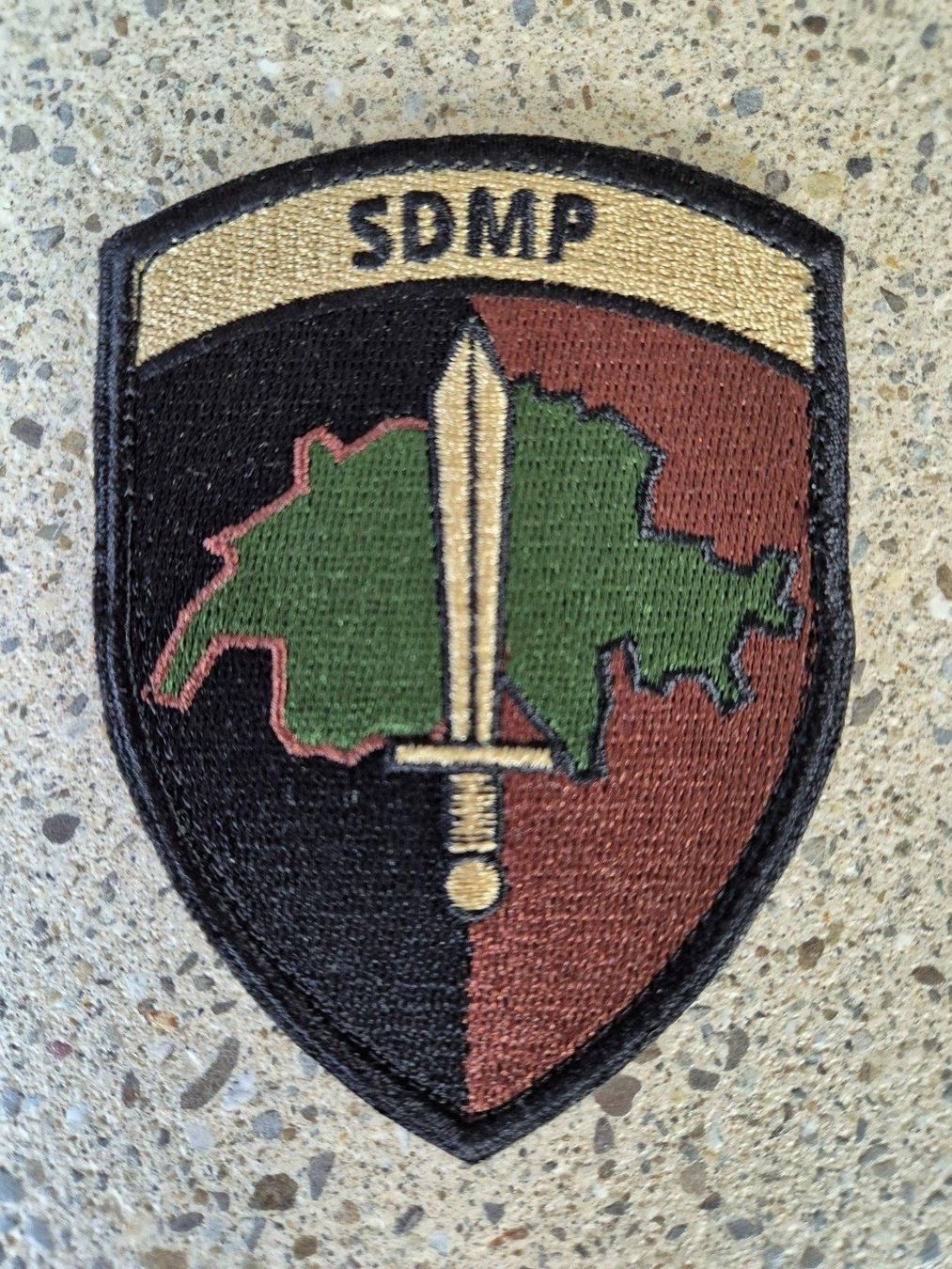 Schweizer Armee Plaketten & Abzeichen: *** Badge SDMP Militärpolizei mit klett *** – Neu und originalverpackt aus Riedholz von fr_sIruP