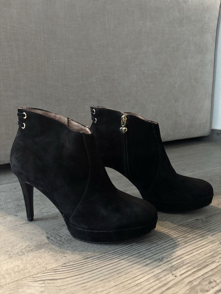 Tamaris Scarpe da donna: Bottines noires en daim, taille 40 – Nuovo (secondo la descrizione) da Savièse venduto da aly_zc2h