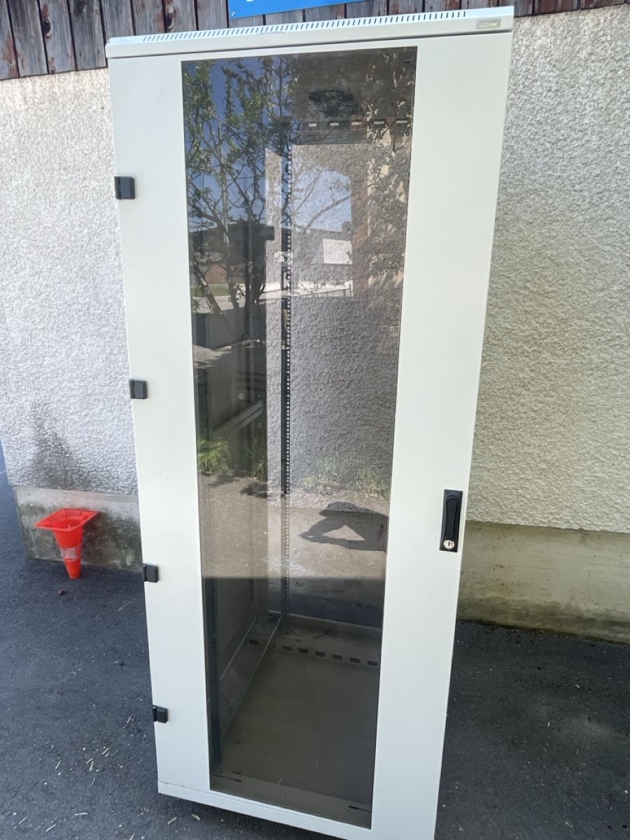 Racks & Cavalletti: Server Schrank 19 Zoll, Triton – Usato da Zollbrück venduto da Bawz