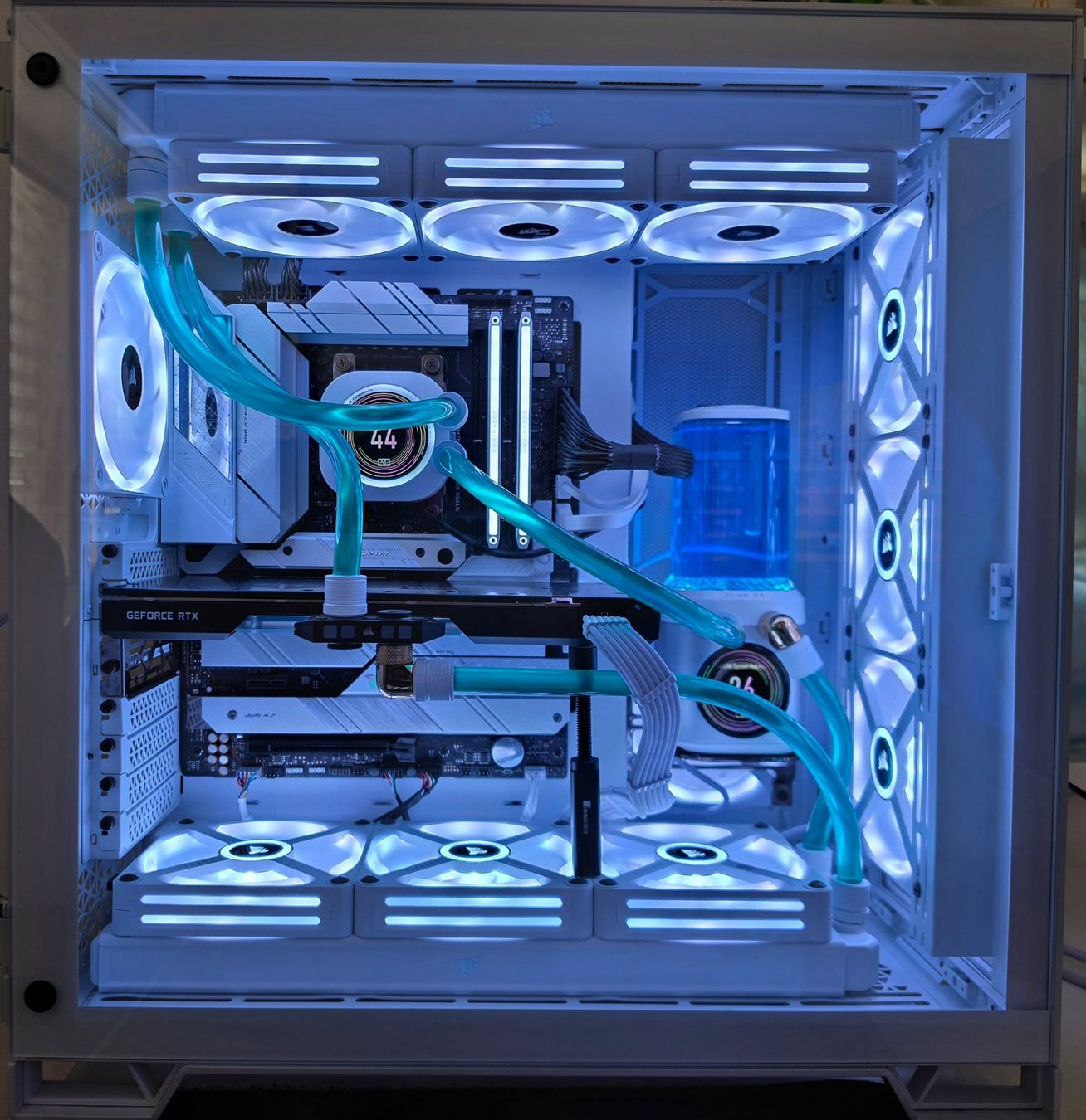 PC: MSI Suprim RTX 4090, 64GB 6400MT/s Dominator Titanium – Usato da Schüpfen venduto da DMaSS