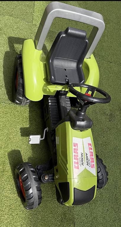 Véhicules pour enfants: Tracteur à pédales – D'occasion à Orbe par tom_q2vy 1
