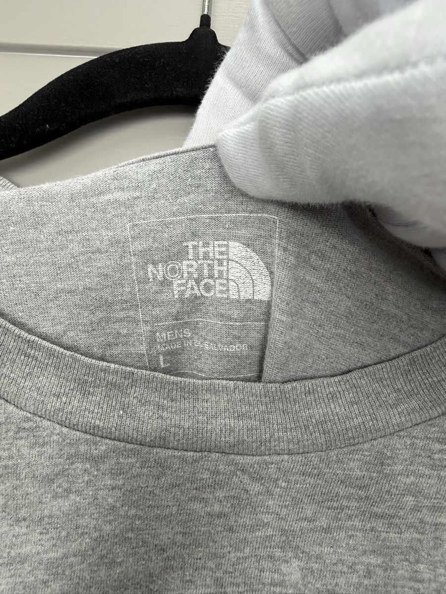 North Face T-shirt: Vintage The North Face tee – Usato da Lausanne venduto da Unehistoiredesapes 2