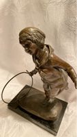 Vintage Bronze Figur, Junge mit Reifen von D.H. Chiparus