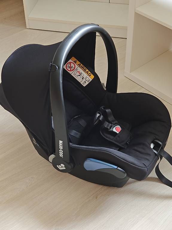 Seggiolini per auto: Maxi Cosi Babyschale  – Usato da Chur venduto da cap_cj27