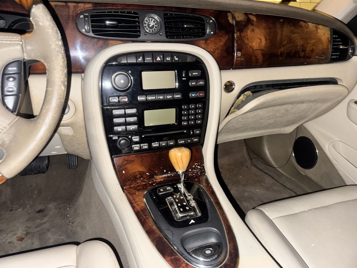Jaguar Automobili: Jaguar xj8 Executive 3.5  – Difettoso da Windisch venduto da val_d66z 5