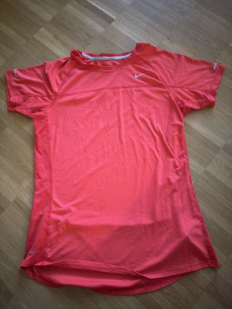 Nike Dri-Fit sports shirt red size M 