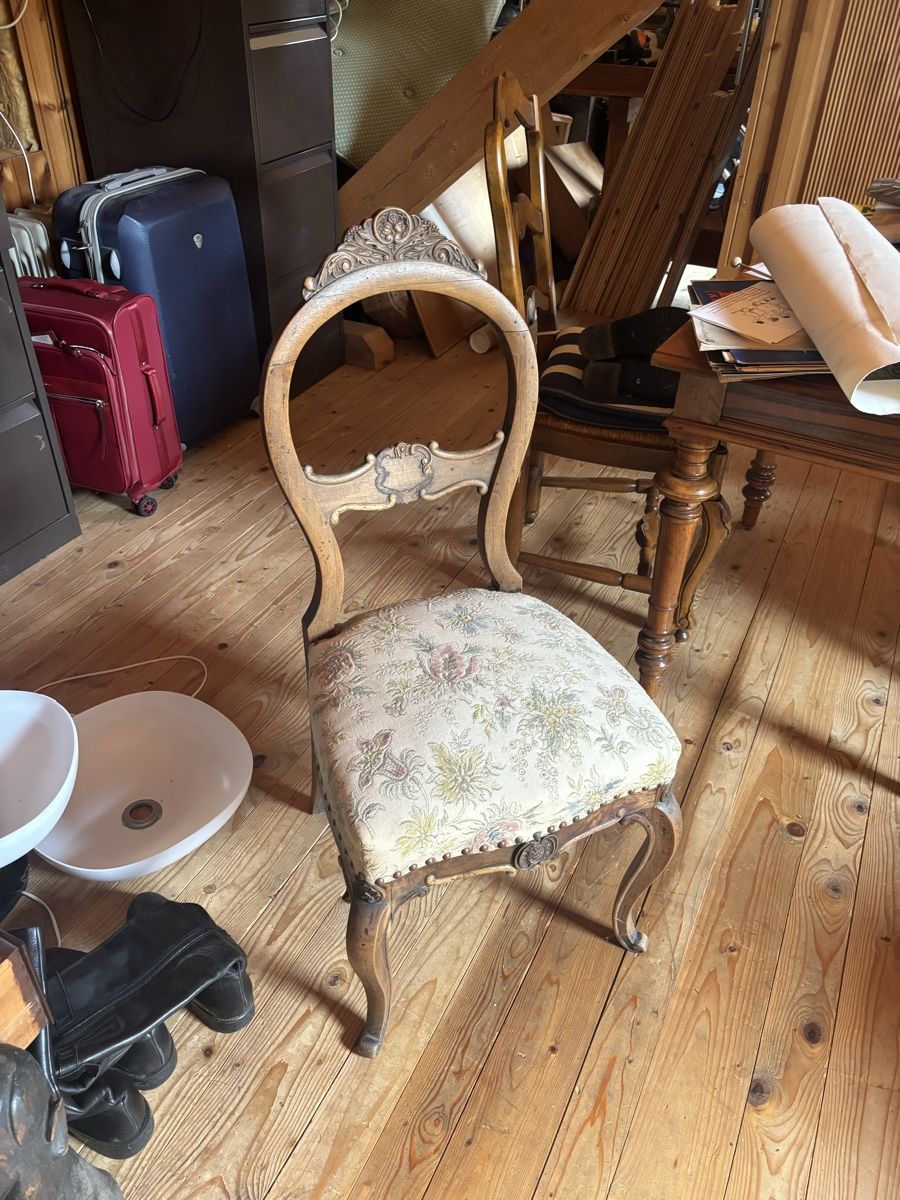 Divani: Antikes Sofa mit zwei Stühlen – Difettoso da Riehen venduto da Bachus18 2