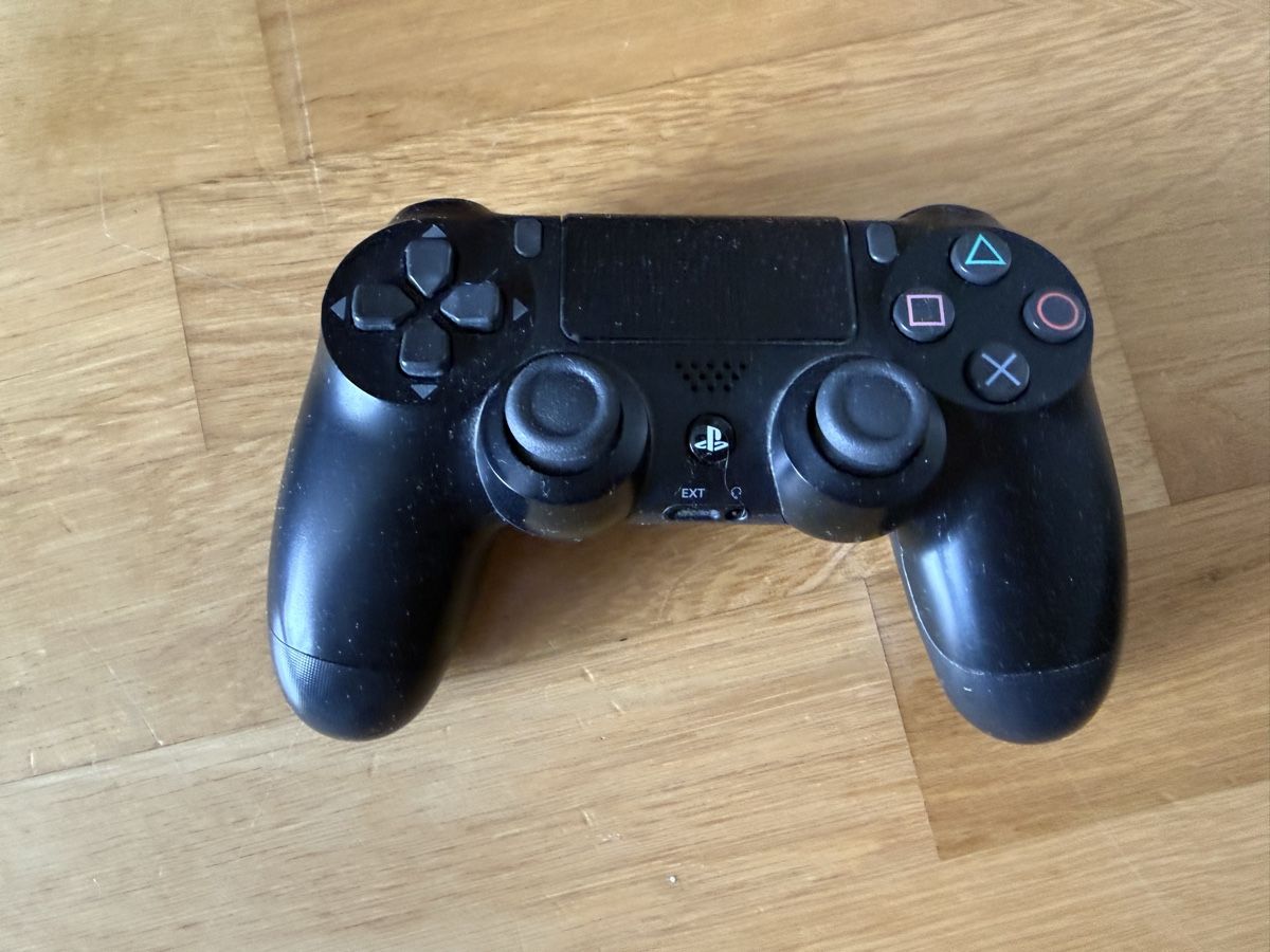 Sony Console: PS4 Konsole mit Controller – Usato da Ehrendingen venduto da edelkram 1