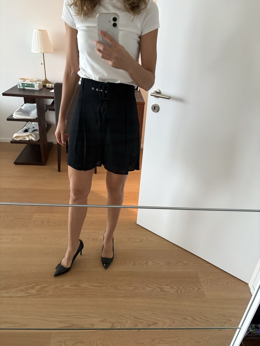 Pantaloni: Byblos black shorts – Usato da St. Gallen venduto da ott_f827 1