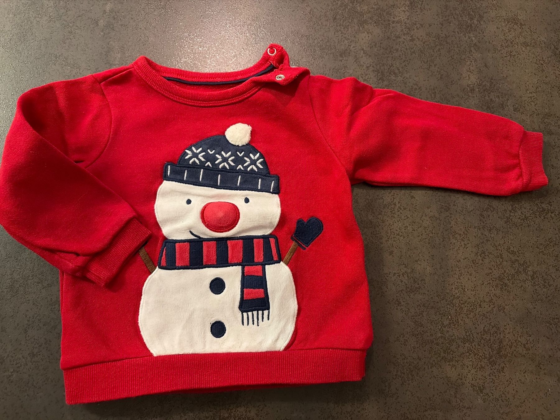 C&A Maglioni & Felpe: C&A Pullover Schneemann rot Gr 86 – Usato da Brüttisellen venduto da val_r8g6